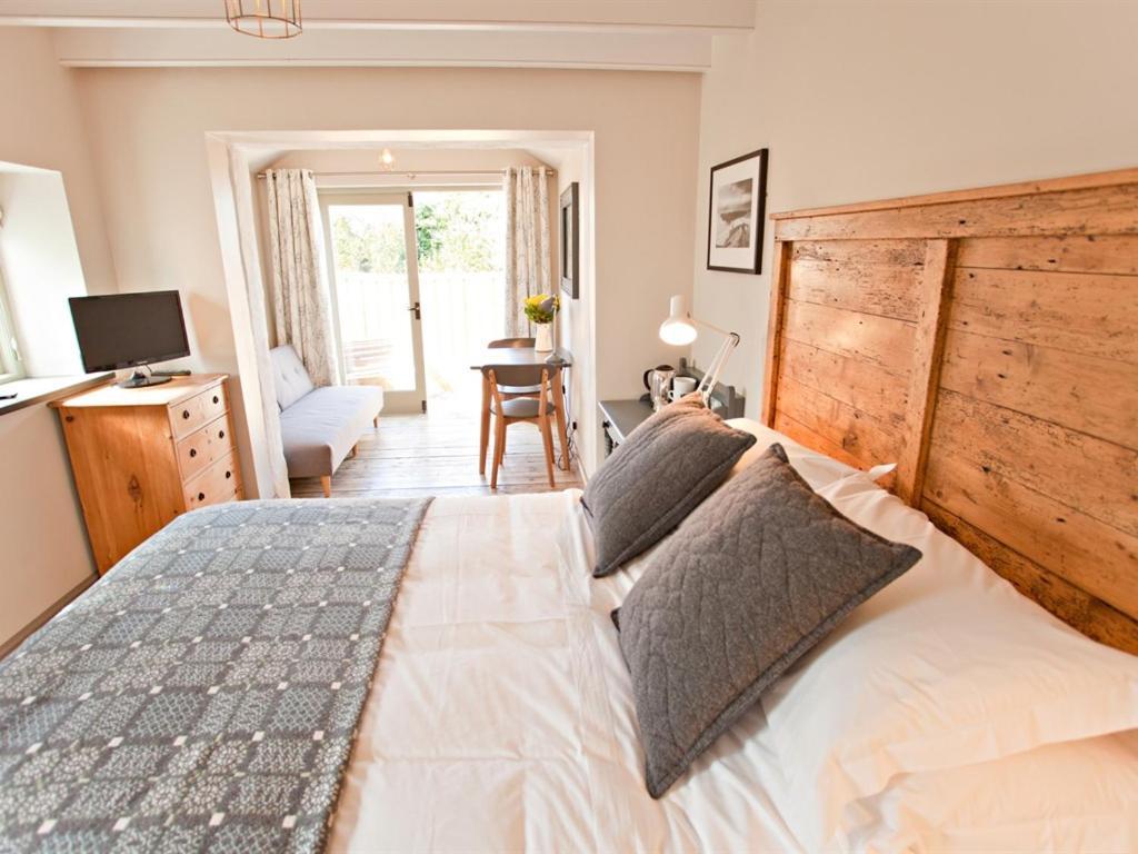 Grove Park Bed & Breakfast Нюпорт Екстериор снимка
