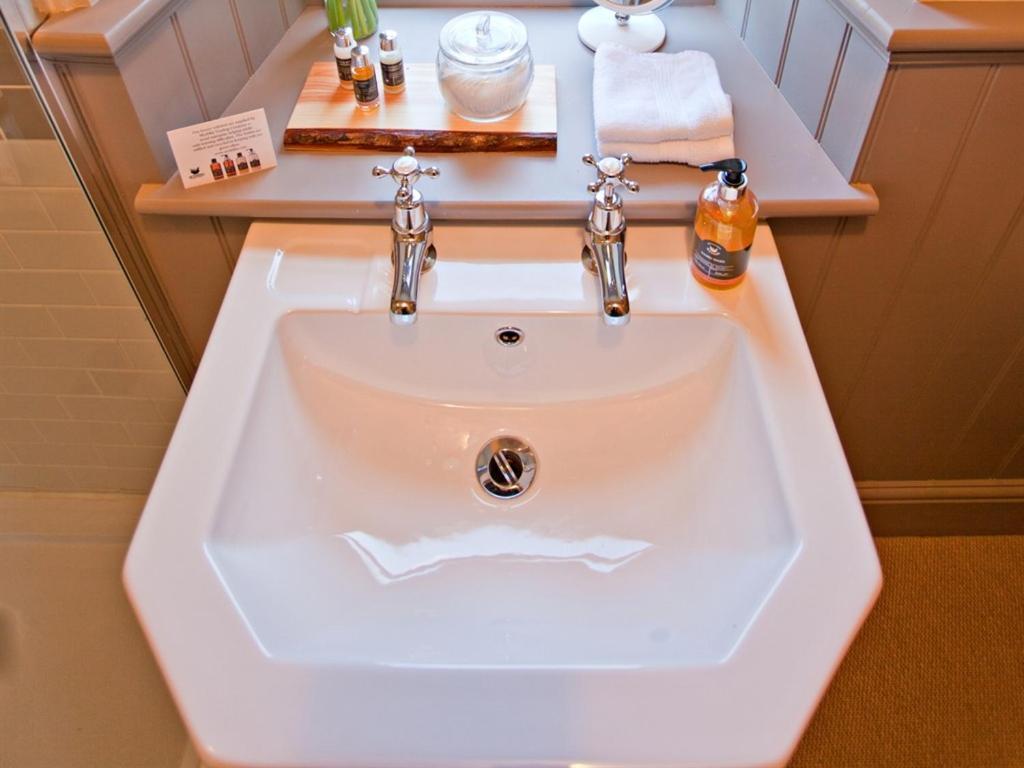 Grove Park Bed & Breakfast Нюпорт Екстериор снимка